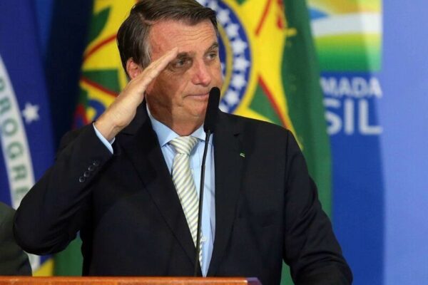 Ministro do TSE dá 3 dias para Bolsonaro explicar “minuta do golpe”