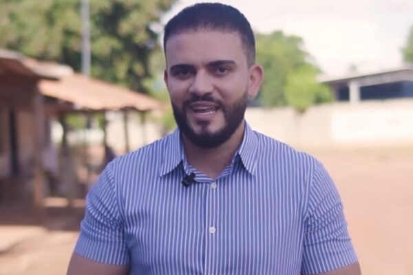 Léo Barbosa visita Barra do Aroeira, em Santa Tereza, e defende projeto de inclusão digital em comunidades quilombolas