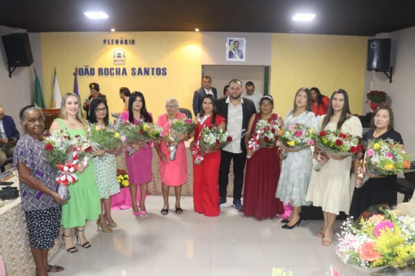 APARECIDA: Homenagens e Flores marcam Dia da Mulher na Câmara Municipal