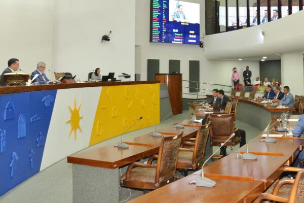 Deputados aprovam MPs que prorrogam, reduzem e elevam impostos