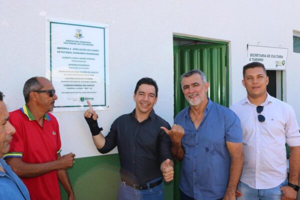 Amélio Cayres participa da inauguração de obras realizadas com emendas em São Miguel do Tocantins
