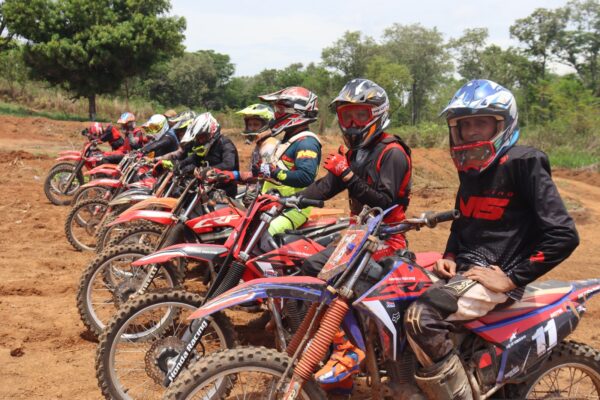 Torneio de motocross com apoio da Prefeitura volta agitar a Praia da Ponta  Branca - Prefeitura Municipal de Tefé