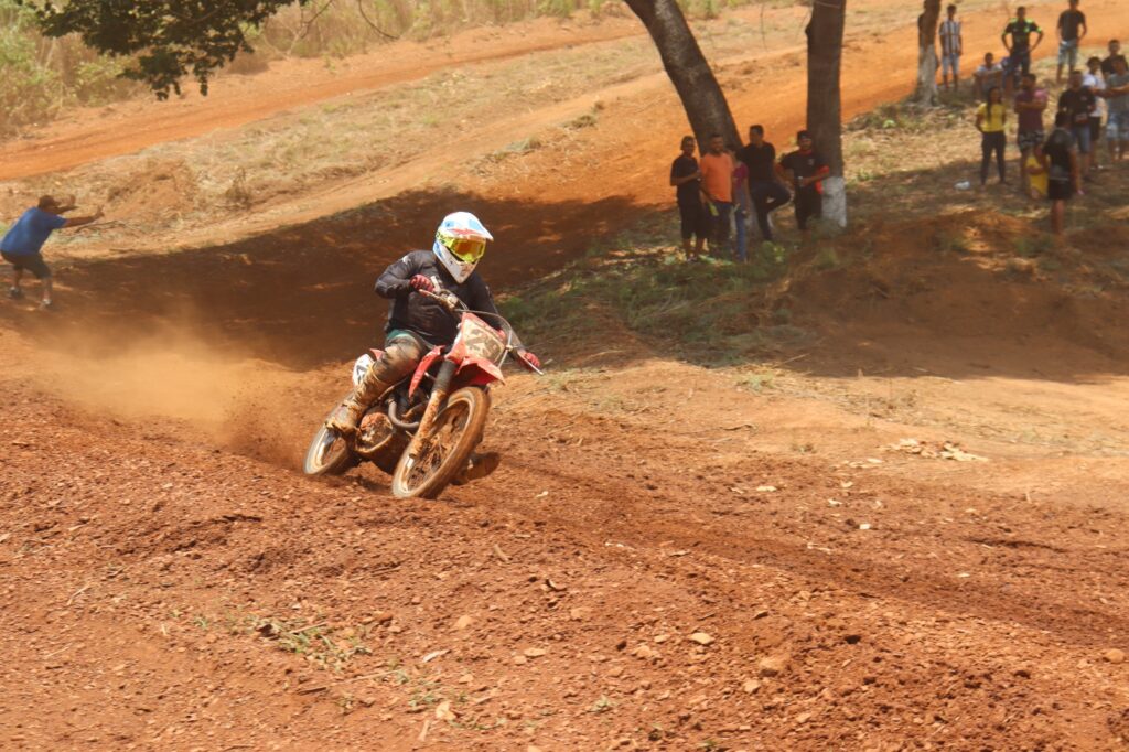 Torneio de motocross com apoio da Prefeitura volta agitar a Praia da Ponta  Branca - Prefeitura Municipal de Tefé