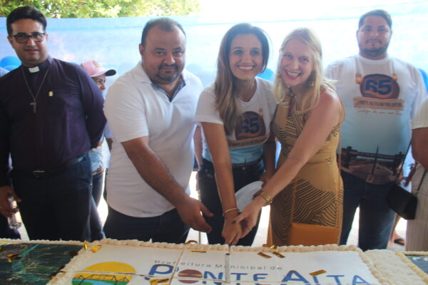 PONTE ALTA 65 ANOS: Ato Cívico abre aniversário com desfile de homenagens, corte do bolo e parabéns