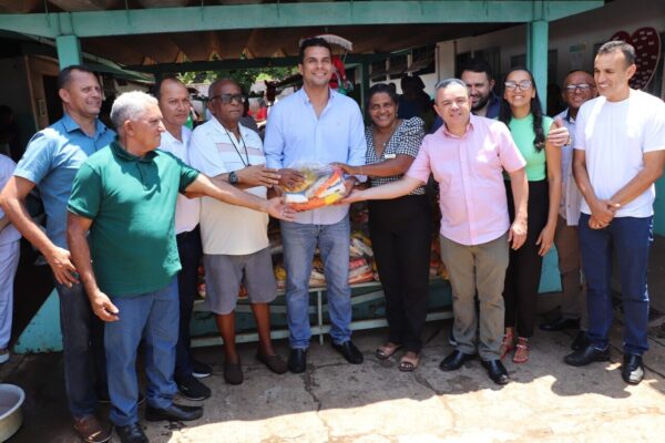Porto Nacional é contemplada com uma tonelada de alimentos através do Futebol Solidário realizado pelo senador Irajá