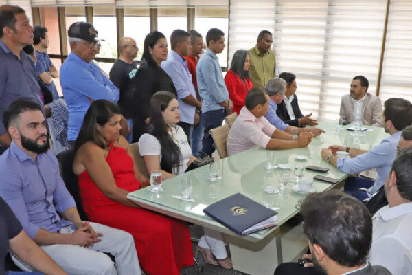 Wanderlei Barbosa recebe prefeitos e vereadores de Mato Grosso para discutir parceria na área da saúde