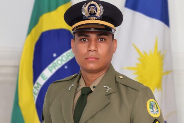 Léo Barbosa solicita promoção por bravura para soldado que salvou mulher e criança de incêndio