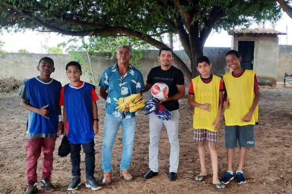 RIO SONO: <strong>Gestão Municipal entrega materiais esportivos ao Projeto “Futebol para Todos”</strong>