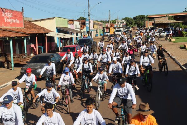 XIII Passeio Ciclístico mantém tradição e reúne centenas de participantes