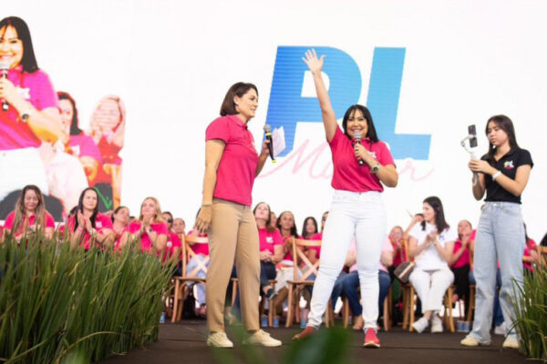 Ao lado de Michelle Bolsonaro, Janad conclama união das mulheres: ‘podemos fazer a diferença’