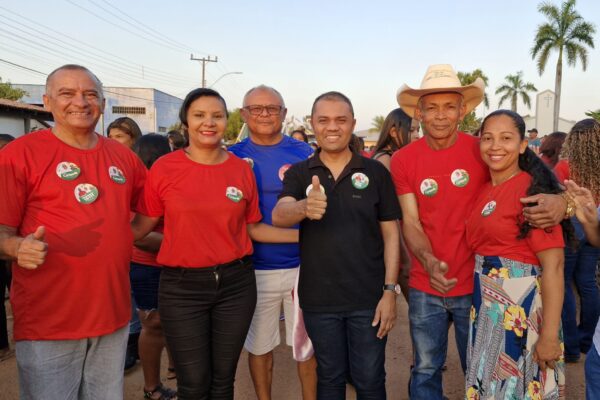 SÃO FÉLIX: Carlão e Edmundo realizam Arrastão da Vitória com Adesivaço, Carreata e Comício