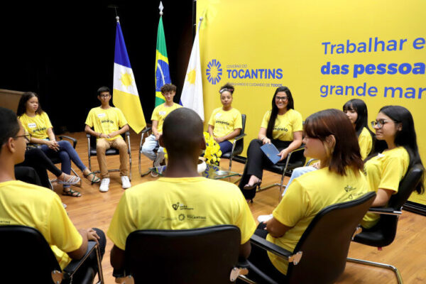 Primeira-dama Karynne Sotero promove roda de conversa com jovens e provoca reflexões sobre a prevenção ao suicídio