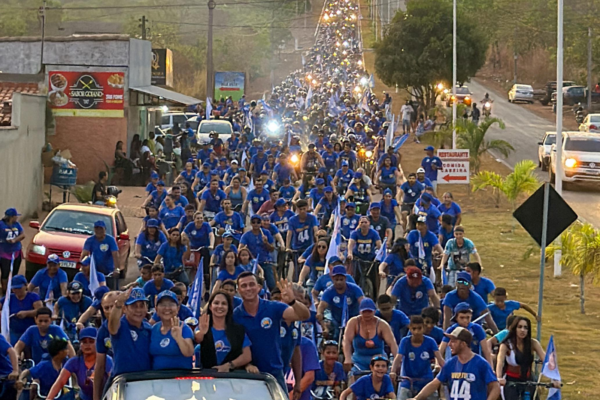 Suzano e Leonardo realizam Motociata com multidão nas ruas de Aparecida