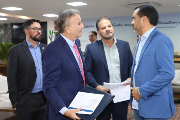 Governador Wanderlei Barbosa recebe prefeito eleito de Palmas Eduardo Siqueira Campos