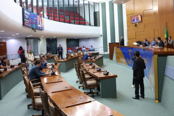 Parlamentares aprovam dezenas de PLs em trâmite na Aleto