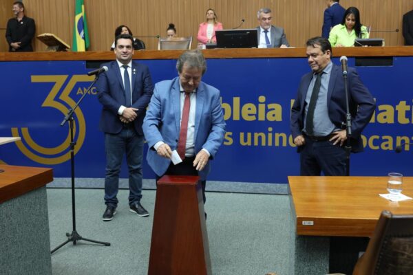 Vilmar é reeleito primeiro secretário da Mesa Diretora para o segundo biênio