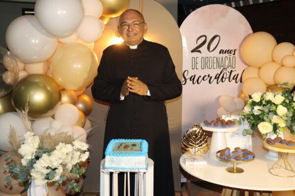 APARECIDA: Padre José Barbosa celebra 20 anos de vida sacerdotal com emoção e alegria