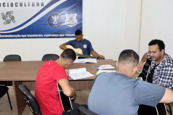 Governo do Tocantins promove Curso Básico de Violão para jovens e adolescentes que cumprem medida socioeducativa