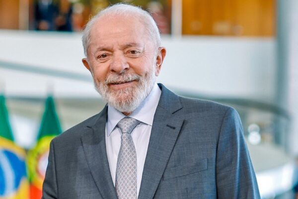 Economia brasileira superou expectativas em 2 anos, afirma Lula: ‘Hoje está infinitamente melhor’