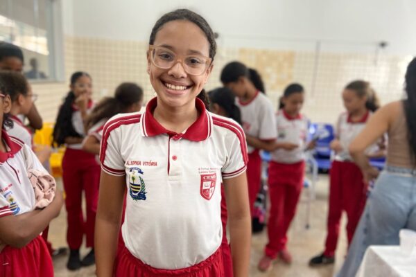 Prefeitura de Palmas e Liga de Desenvolvimento Social entregam óculos de grau a 342 alunas da rede municipal de ensino