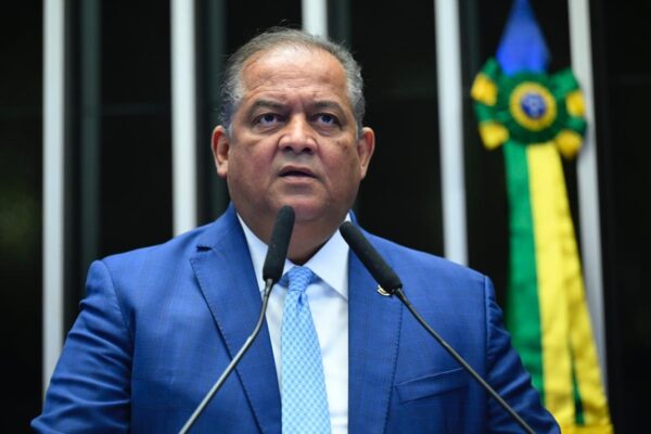 Vice-presidente do Senado, Gomes reage à proposta de acabar com Câmaras em cidades com menos de 30 mil habitantes
