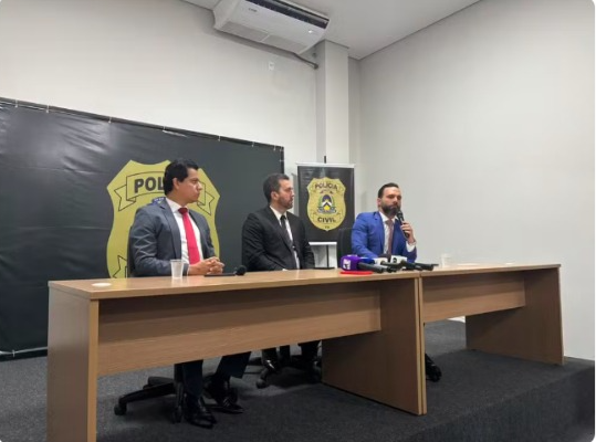 Em coletiva de imprensa, delegado afirma que Menino Gustavo pode ter sido torturado antes de ser morto