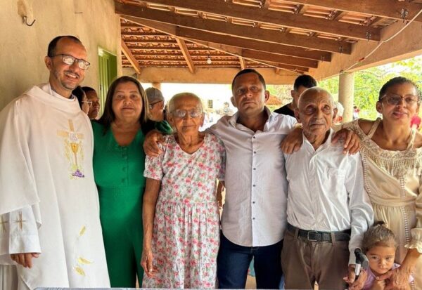 NOVO ACORDO: Prefeita Deusany prestigia aniversário de 99 anos do senhor Manoel Luiz