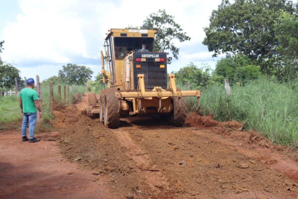 Prefeitura de Aparecida executa serviços de manutenção nas estradas rurais e vias urbanas
